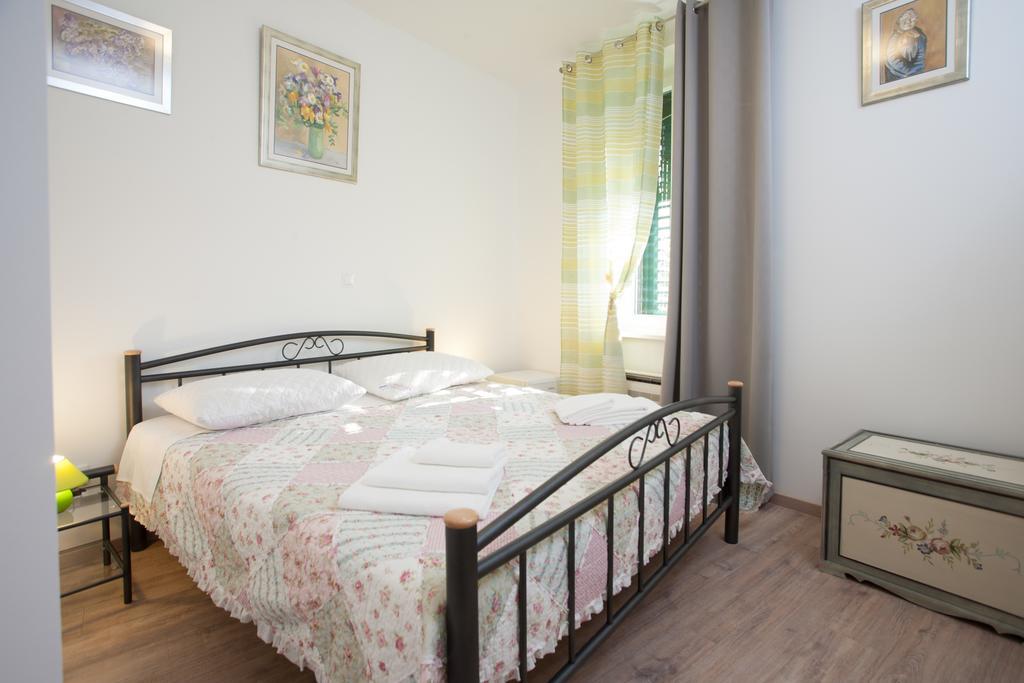 Rooms Split Pezelj Номер фото